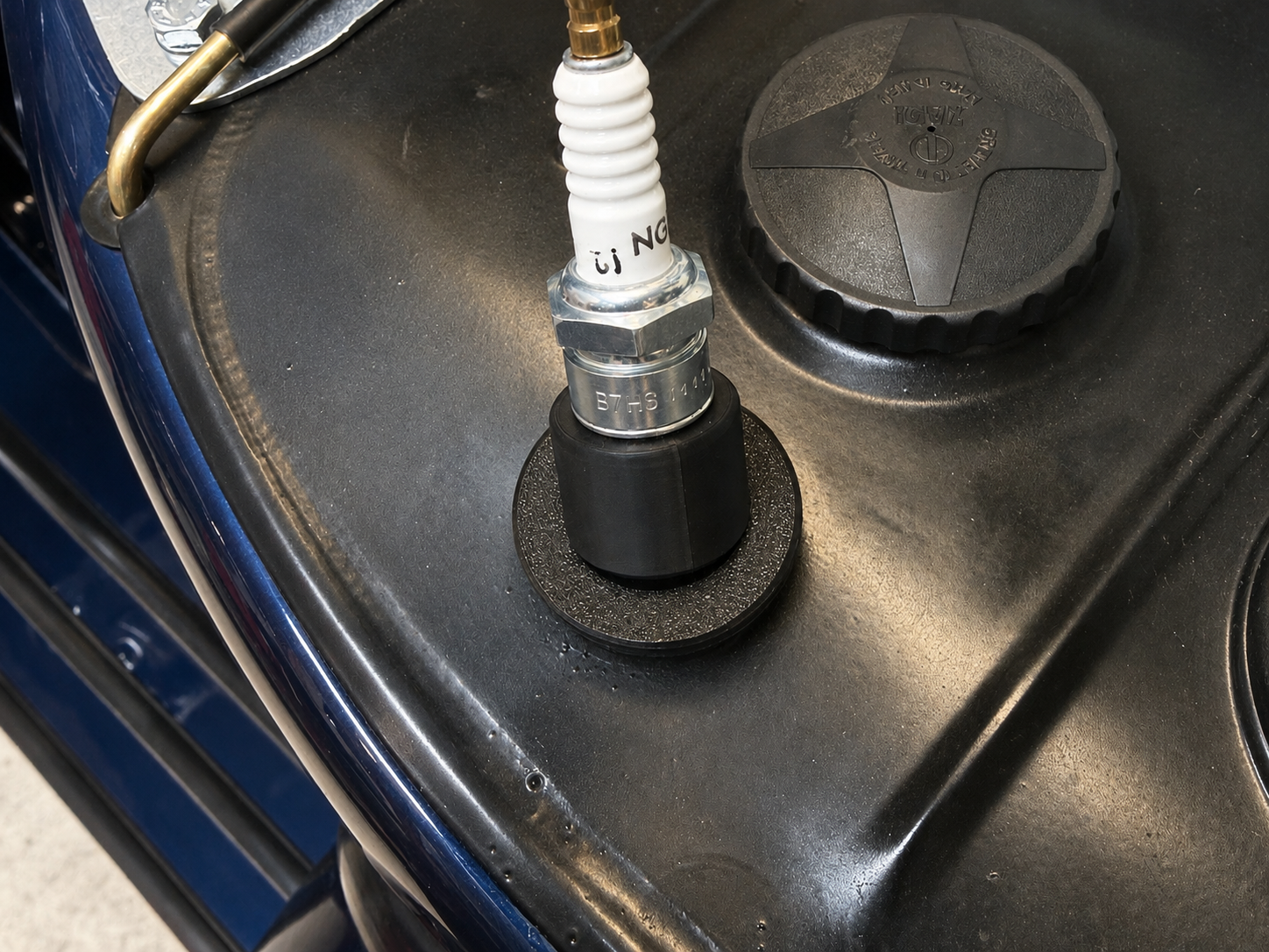 Öldeckel mit Einlage für Zündkerze - Vespa PX