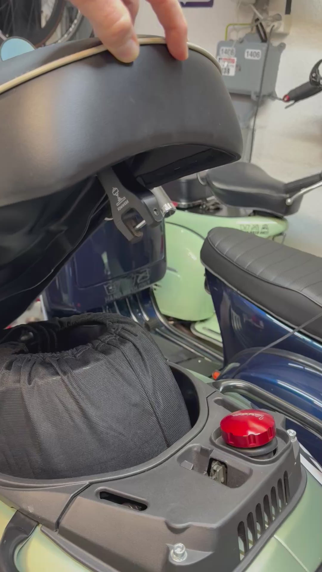Sitz-Verschlussverlängerung für Vespa GTS / GTV